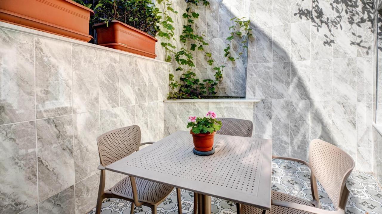Seven Roses Apart Hotel Истанбул Екстериор снимка