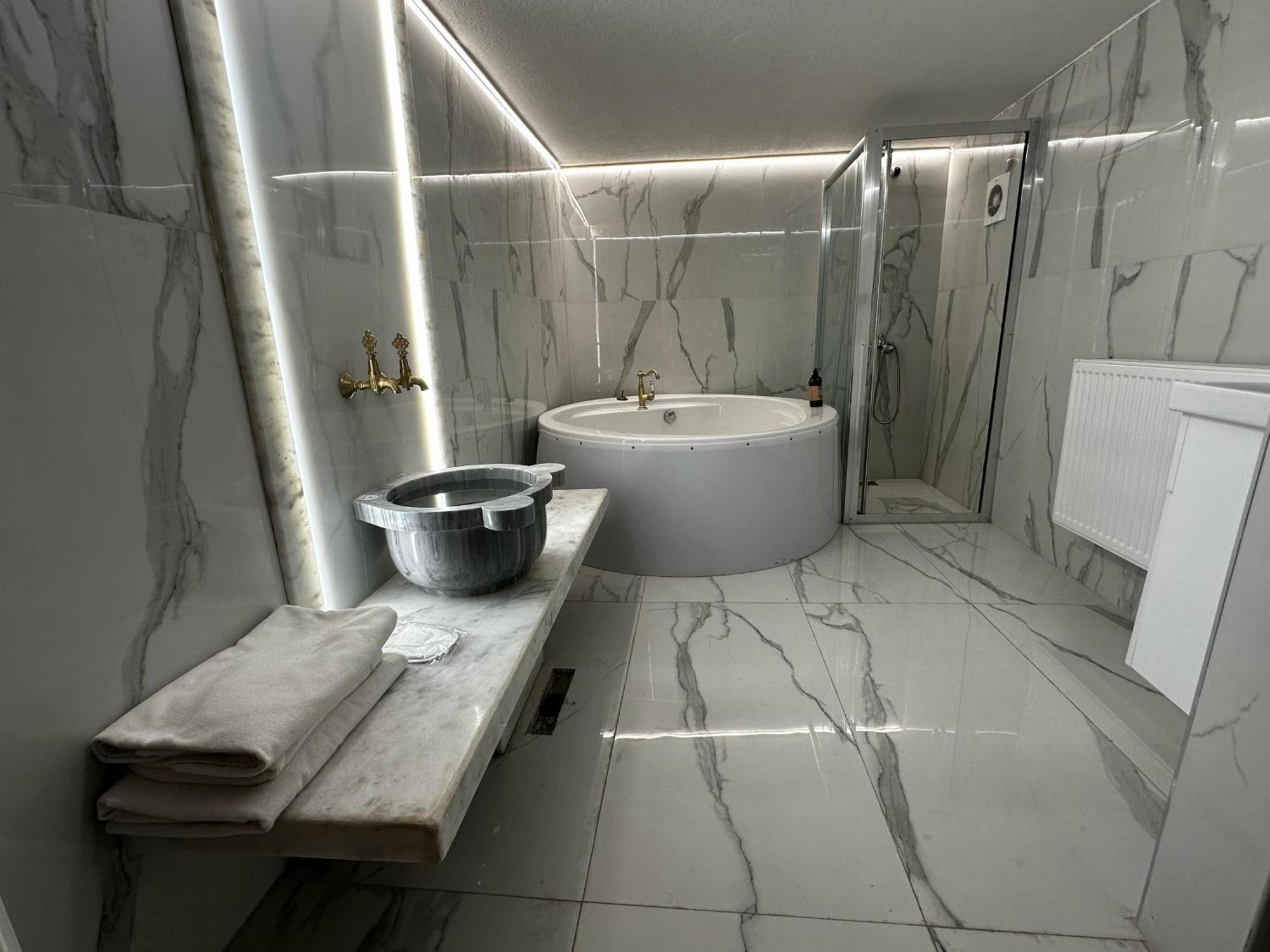 Seven Roses Apart Hotel Истанбул Екстериор снимка